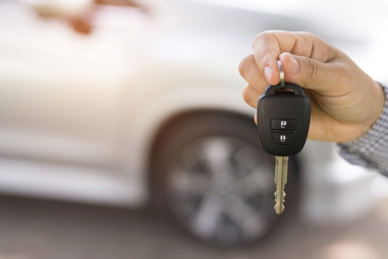 broken prompt and trustworthy car key replacement services in miami