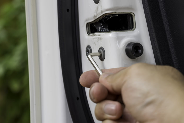 fixing wire switches lockout solutions: 24/7 car and door unlocking services in miami, fl